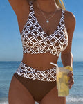 Bikini de dos piezas con corte de sujetador y estampado de rombos.