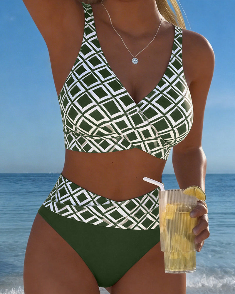 Bikini de dos piezas con corte de sujetador y estampado de rombos.