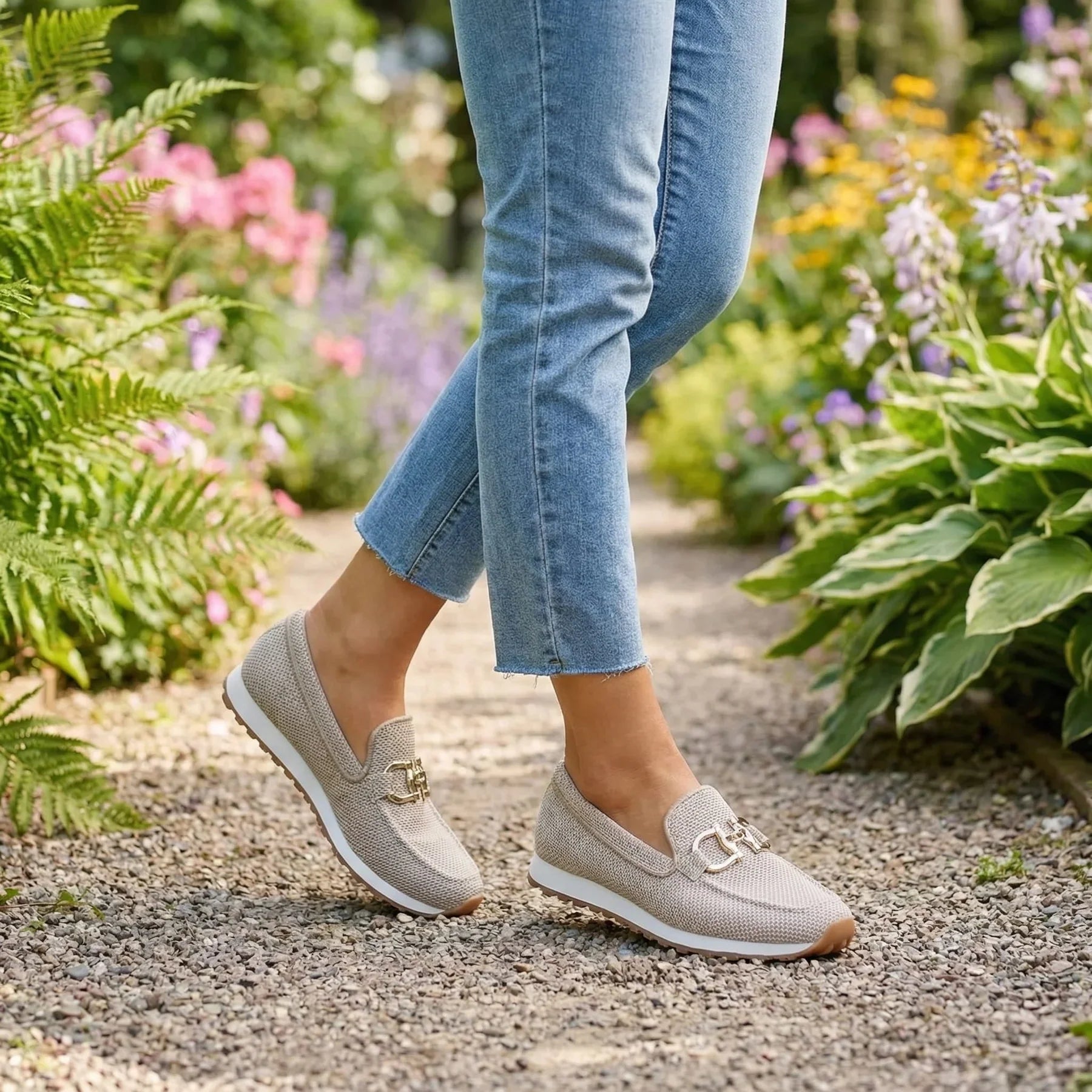 Zapatillas sin cordones de línea plana