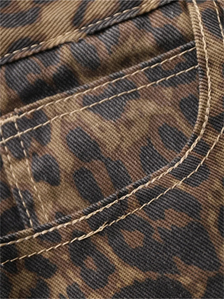 Vaqueros con estampado de leopardo