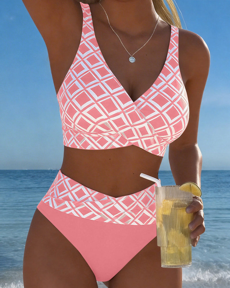 Bikini de dos piezas con corte de sujetador y estampado de rombos.