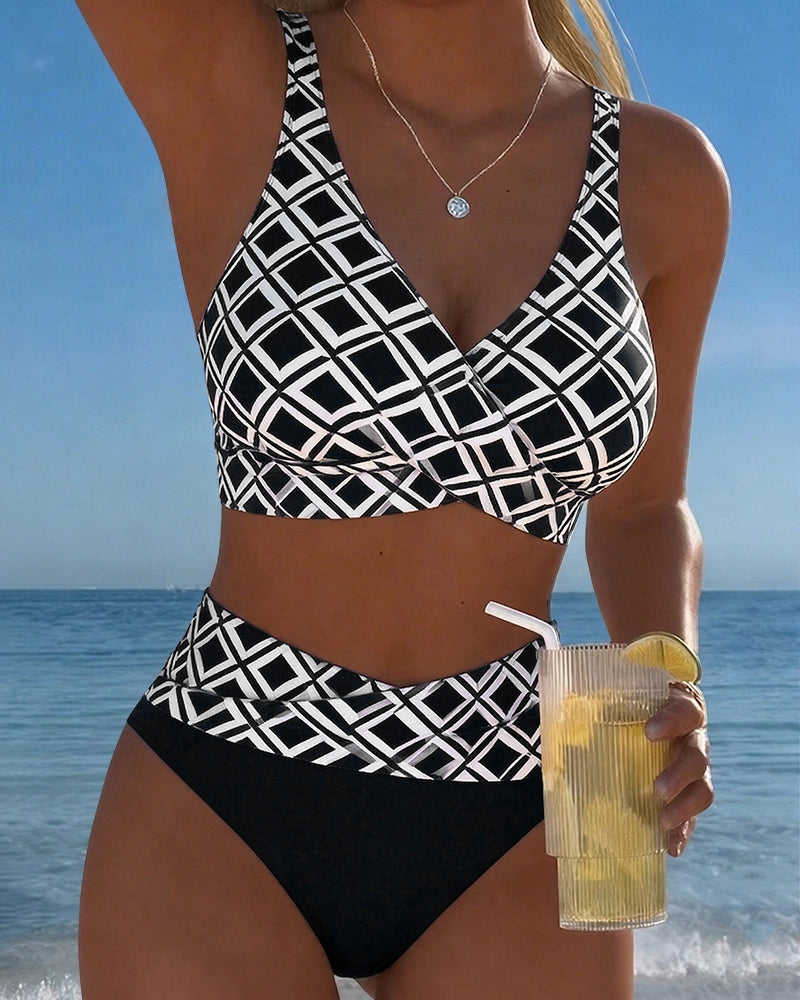 Bikini de dos piezas con corte de sujetador y estampado de rombos.
